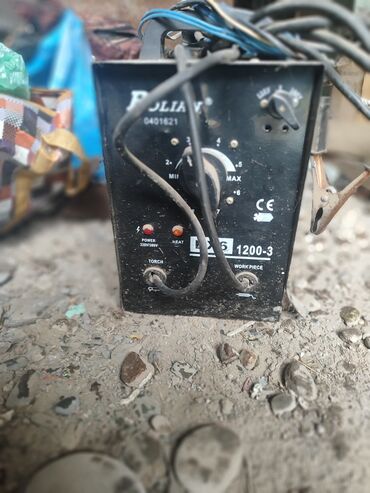 Наборы инструментов: Инструменты советские - молотки по 200 сом; ножницы по металлу большие — 28