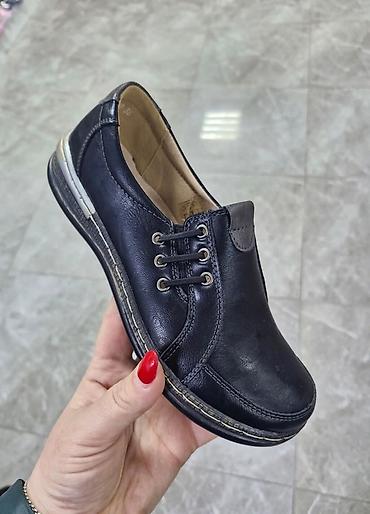 Ostale cipele: Najprodavaniji model cipela 
36 do 42. 
Cena 3000 dinara — 4
