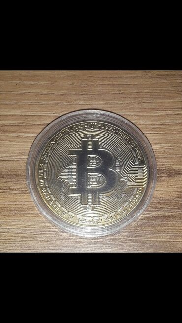 idman elcekleri: Bitcoin temalı kolleksiya sikkəsi - Material: metal (qızılı rəng). -
