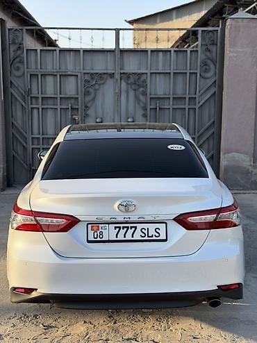 бмв g30 530i: Toyota Camry: 2018 г., Седан — 3
