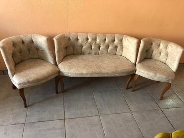 Stilske garniture: Chester premium set ponovo u ponudi!
320€!! na lalafo.rs — 4 Stilske garniture: Chester premium set ponovo u ponudi!
320€!! — 4