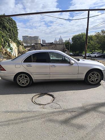 raf masini: Mercedes-Benz C-Class: 2.4 l | 2003 il Sedan — 2