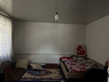 киргизия 1 дом: 400 м², 4 комнаты, Требуется ремонт Без мебели