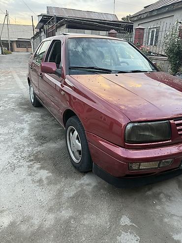 фильдер: Volkswagen Vento: 1995 г., 1.8 л, Кол менен иштөөчү, Бензин — 3