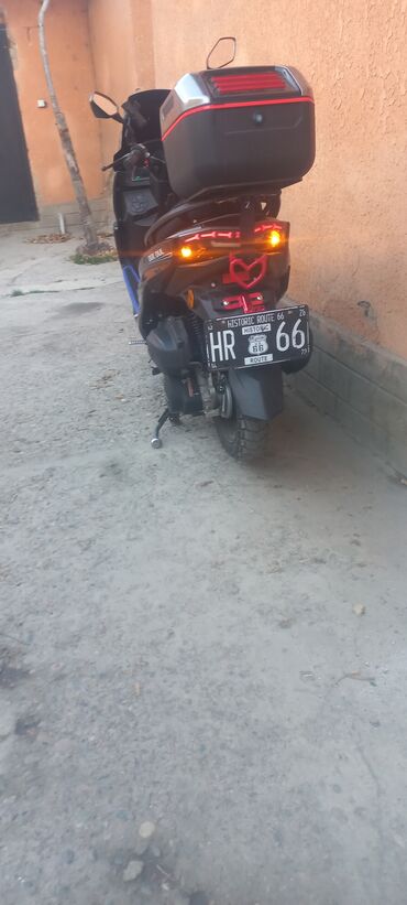 Скутеры: Макси-скутер 150 куб. см, Бензин, Б/у — 9