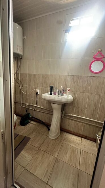 Продажа домов: Дом, 200 м², 5 комнат, Собственник, Старый ремонт at lalafo.kg — 10 Продажа домов: Дом, 200 м², 5 комнат, Собственник, Старый ремонт — 10