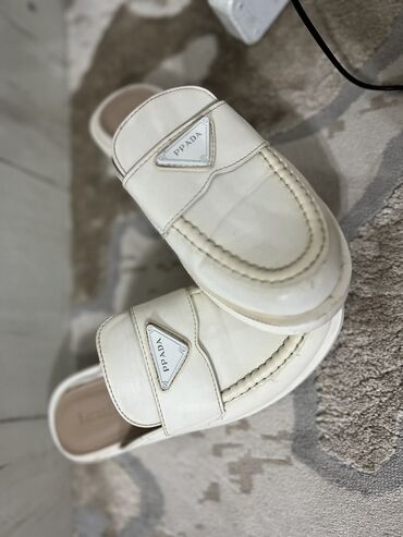 летние обувь: Босоножки, 36, Prada, Б/у, цвет - Белый, Самовывоз