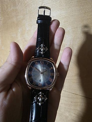 Аксессуары: "Cartier" qol saatı. Yenidir. Cəmi 9 manata. Əla saatdır. Dəyərindən — 3
