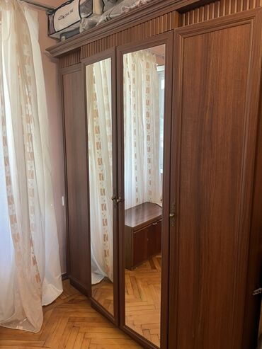 Sifarişlə mebel: Açılan, 4 qapılı Düz dolab, Şifonyer