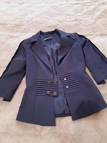 Qadın dəbli jaket - Rəng: tünd göy - Model: qısa kəsimli lalafo.az -da Qadın dəbli jaket - Rəng: tünd göy - Model: qısa kəsimli