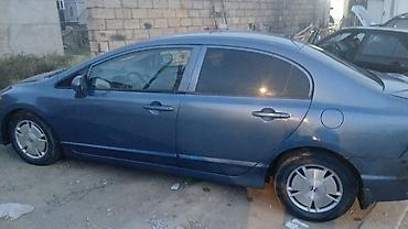 04 maşın: Honda Civic: 1.3 l | 2009 il Sedan — 3