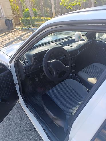 Daewoo: Daewoo Nexia sedan, 4 qapı, ağ rəng. - Kuzov: kompakt sedan, ön — 7