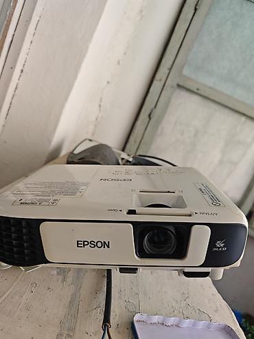 Epson LCD proyektor + rulon ekran dəsti Məhsul haqqında: - Brend