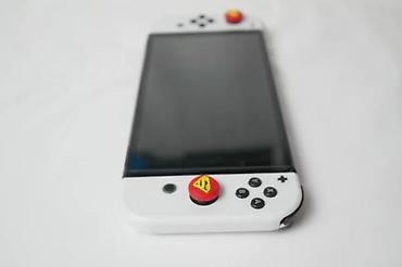 Nintendo Switch: U ponudi je Nintendo Switch OLED (čipovan). Memorija: 256 GB + 64 GB — 7