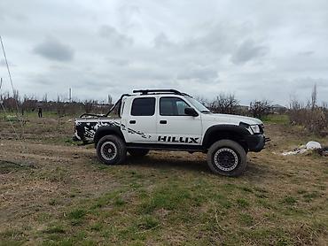 Toyota: Toyota Hilux pikap - Kuzov: ağ rəng, 4 qapı, iki kabin (Double Cab) — 1