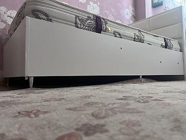 baza benefit: Ağ rəngli tək nəfərlik çarpayı və döşək dəsti - Ölçü: təxmini 90x200 — 1