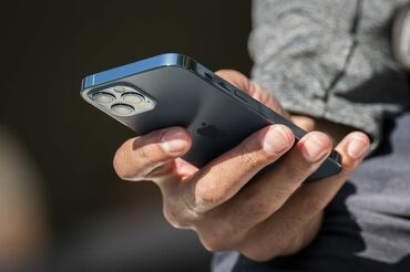 купить быструю зарядку для телефона: IPhone 12 Pro, Б/у, 128 ГБ, Graphite, Чехол, 75 %
