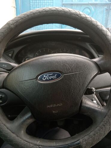 уна тетиктер: Ford Focus: 2001 г., 1.8 л, Механика, Бензин, Седан