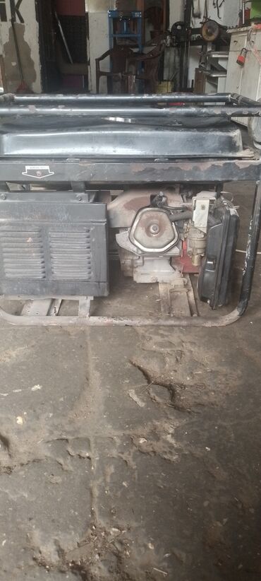 Darvazalar və aksesuarlar: Benzinlə işləyən portativ 5.5KV generator Texniki göstəricilər: -