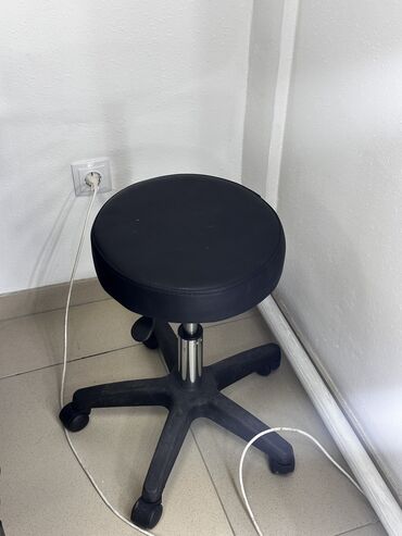 масажный кресло: Стулья мастера без спинки 2000
со спинкой 2500