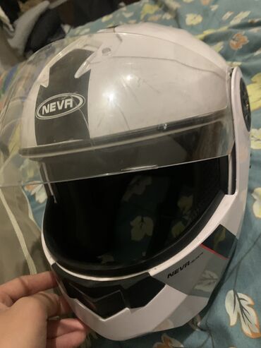 срочно продаю скутер: Продается шлем