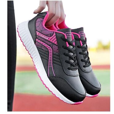 спортивная обувь: Женские кроссовки чёрно -розового цвета. Для спорта и ежедневной