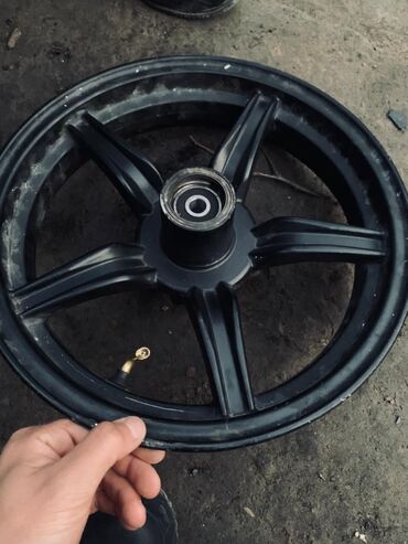 Мотозапчасти и аксессуары: Набор запчастей для малокубатурного мотоцикла/скутера: - Головка — 8