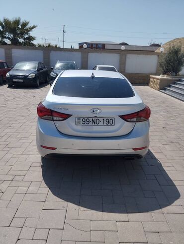 Hyundai: Hyundai Elantra: 2 l | 2014 il Sedan — 2