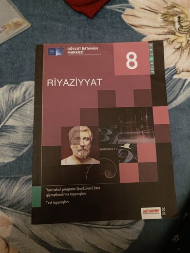 kitab dolabları: 7və 8 sinif dim bunkeridir kitabların içi təmizdi. maraqlananlar yaza