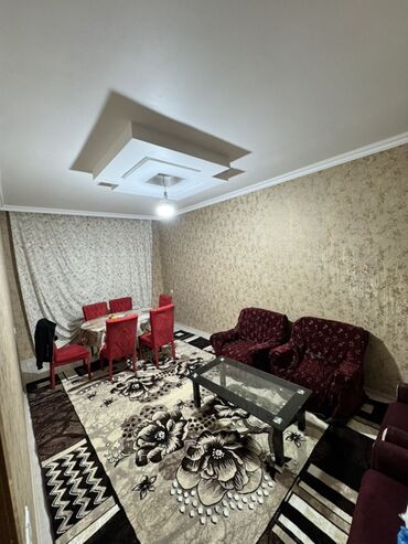 Uzunmüddətli kirayə mənzillər: 3 otaqlı mənzil – mebellə - Geniş qonaq otağı: şıq asma tavan, şüşə — 2