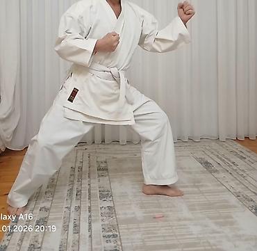 Karate geyimi (gi) – ağ rəngli dəst: Sovet dövründən qalıb.Keyfiyyətli