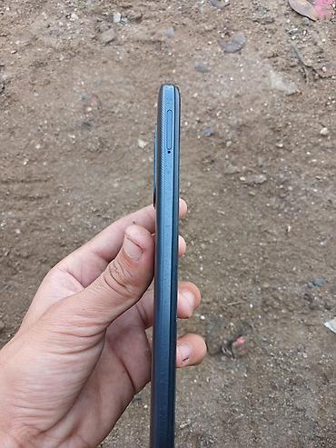 gunes panel kamera: Smartfon – mavi/qara tonlarda, sərt korpuslu, sol tərəfdə həcmi — 2