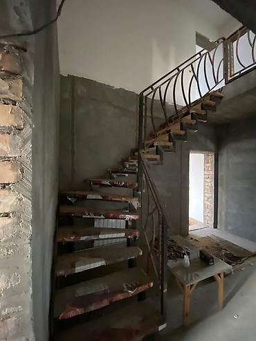 Продажа коттеджей и домов: Уй сатылат дареги ОШМады Чагыр 13-ая улица дом 1 . Уй мансард — 8