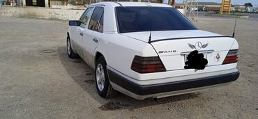 mercedes kredit: Mercedes-Benz E 200: 2 l | 1992 il Sedan