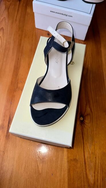 женская обувь: Летние босоножки, натуральная кожа, 37 размер, удобные, одевала пару