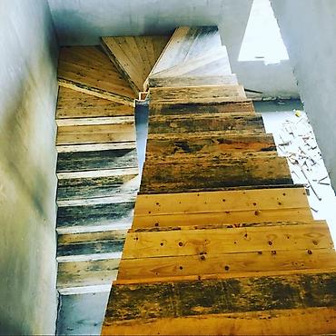 Обшивка лестниц: Монолитная лестница из бетона, выполненная в прямом марше, имеет — 4