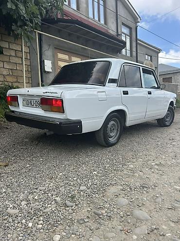 vuruq vaz 2107 satisi: VAZ 2107 sedan – ağ rəng, 4 qapı, arxa ötürücülü klassik model. Xarici — 4