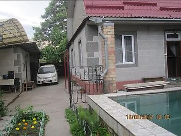 Үйлөр: Продается два дома (полдома и 2 этажный дом) на одном участке в районе — 6