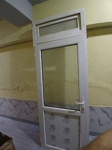 qifil: PVC qapı – şüşəli üst hissə və transom pəncərəli - Material: ağ PVC — 2