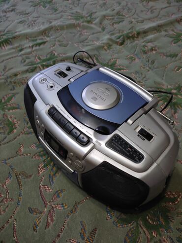 Минидиск-плееры: Продается радио приемник есть разъем для касет и дисков все