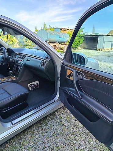 Mercedes-Benz: Mercedes-Benz E 320: 3.2 l | 2000 il Sedan — 9