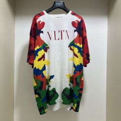 Dəstlər, kostyumlar: Original Valentino.1150azn alinib M Olchudur L-Xl gedir