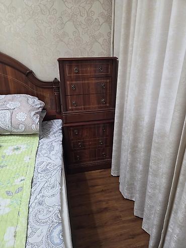 платан: Спальный гарнитур в классическом стиле из массива/шпона тёмного дерева — 6