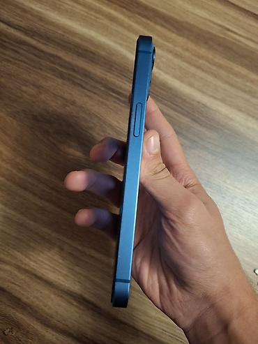 iphone red: IPhone 13, Mavi, Face ID — 4