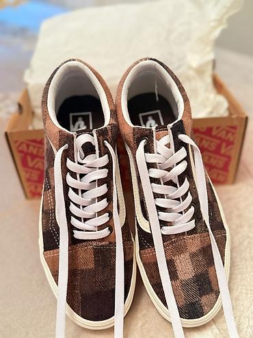 buraxılış paltarları b: Məhsul: Vans Old Skool – Sweater Check .
40 Ölçü ama 41 də olur polnu — 2