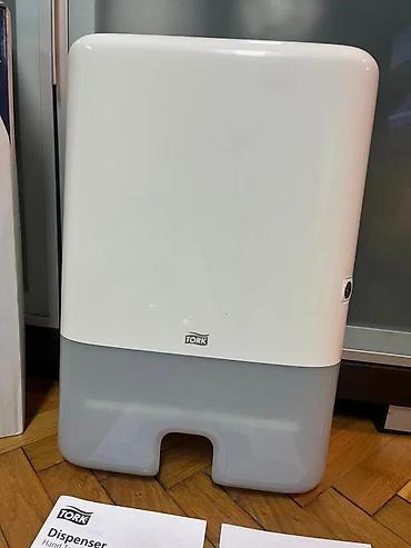 Peškiri: Tork Elevation Dispenser za papirne peškire – H2 sistem (Interfold) - — 1