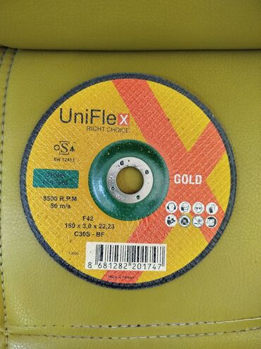 Digər tikinti materialları: UniFlex-dən olan qızılı rəngli, dairəvi metal kəsmə diski. Diskin