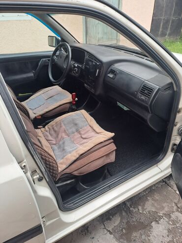 Volkswagen: Volkswagen Golf: 1992 г., 1.8 л, Механика, Бензин