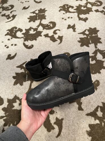 зимняя обувь для мужчин: Детские новые UGG 34р