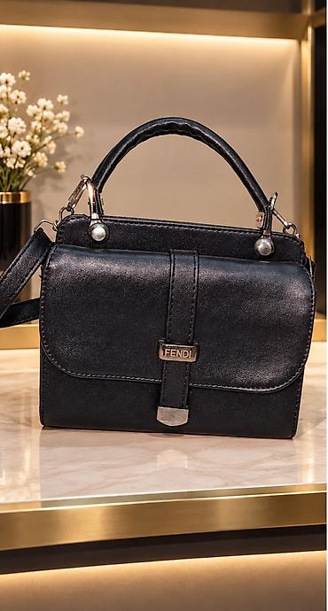 macbook canta: Qara çiyin/əl çantası – Fendi. Yenidir. - Material: hamar teksturalı — 1